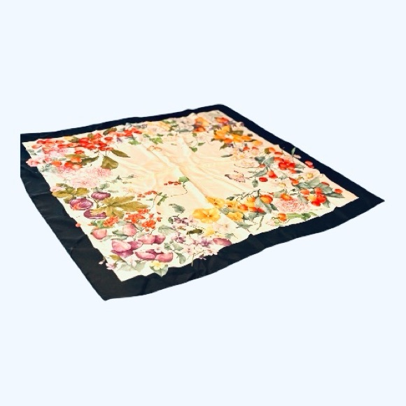 Gucci Floral Print Scarf with Black Border - vintage - authentic - Picture 3 of 3